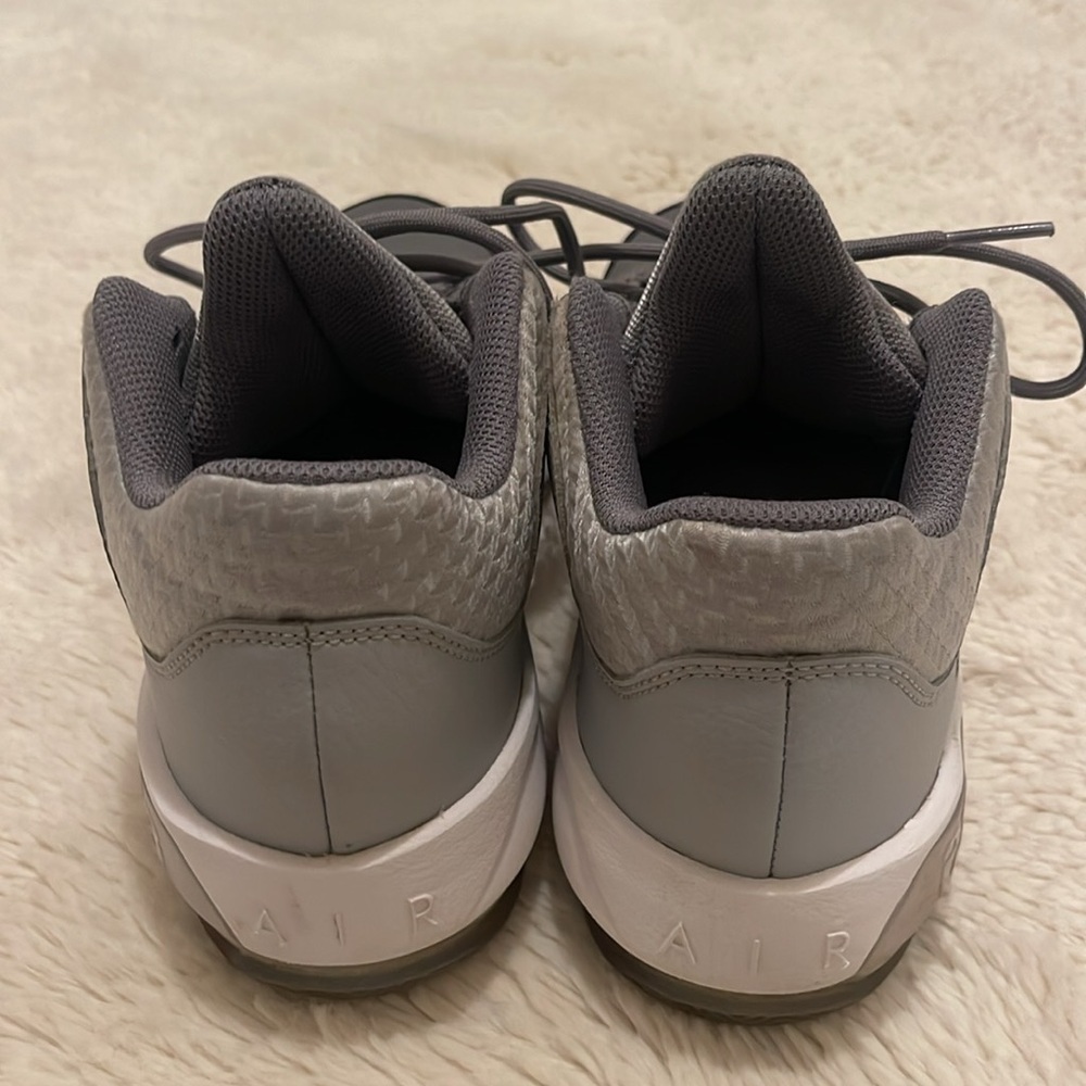 New Jordan Max Aura 3 Boys size 4 Gray - Picture 8 of 11